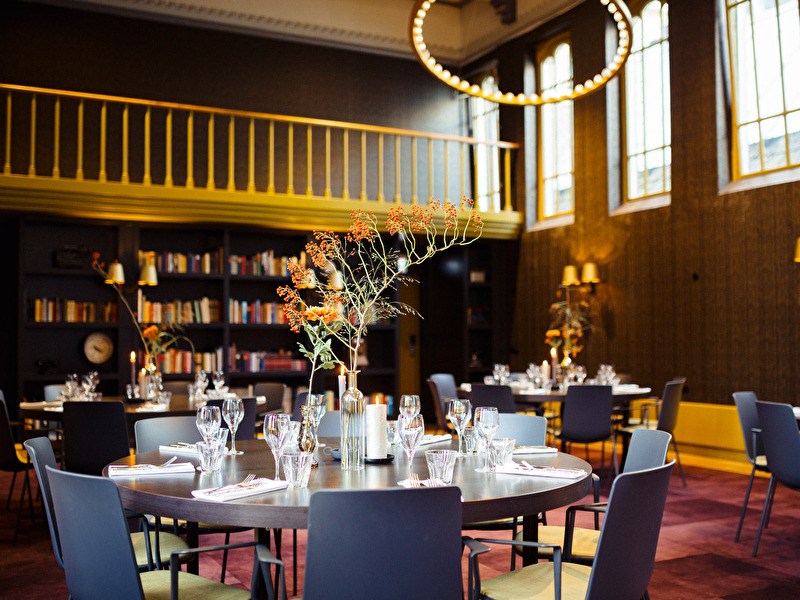 PLUGZAAL - 140m2